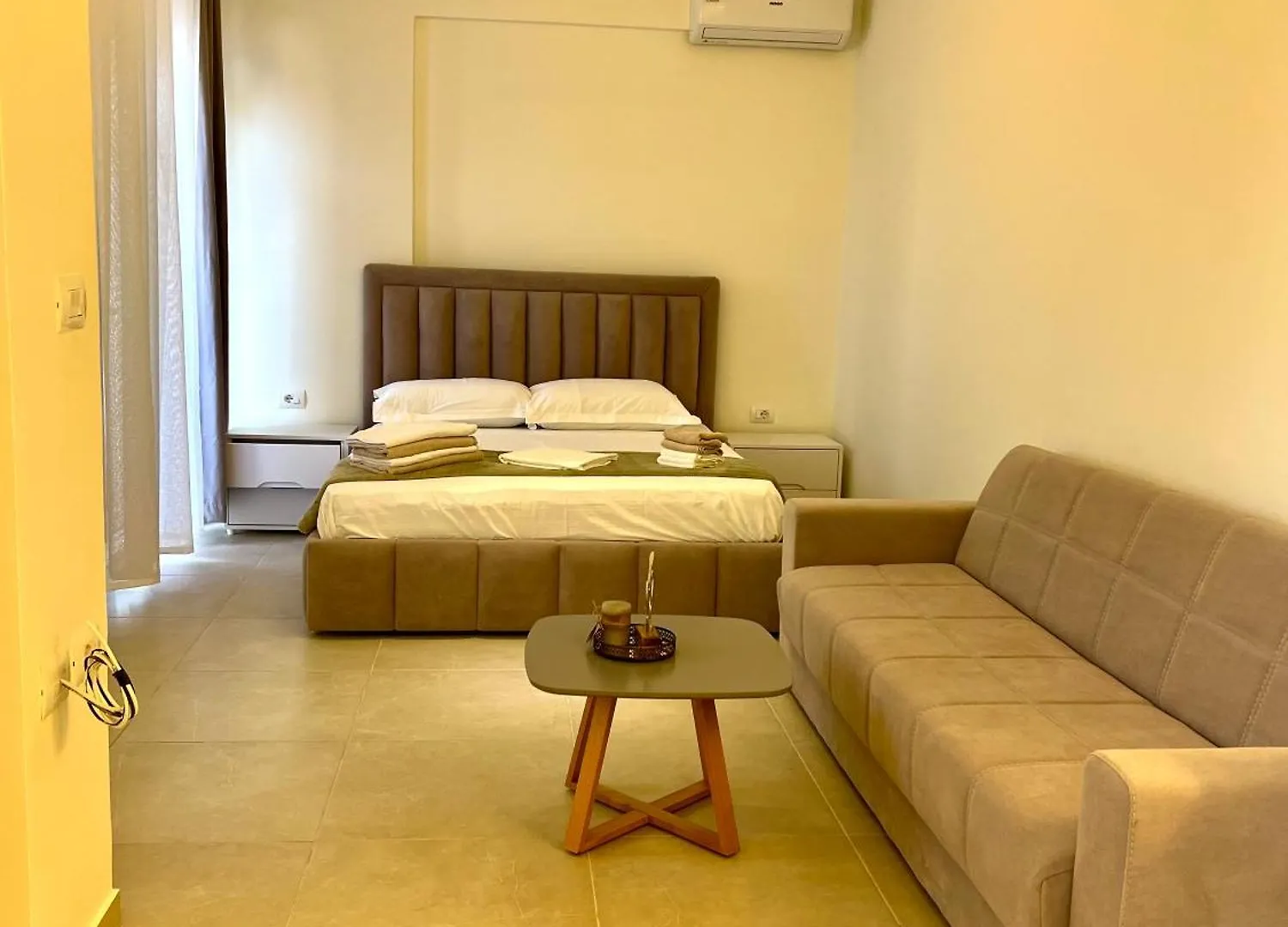 Isufi Modern Studio Sarandë Albânia